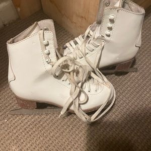 White girls ice skates size 3